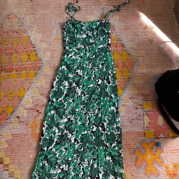 midi green patterned dress with cinched back and tie straps - Picture 4 of 6